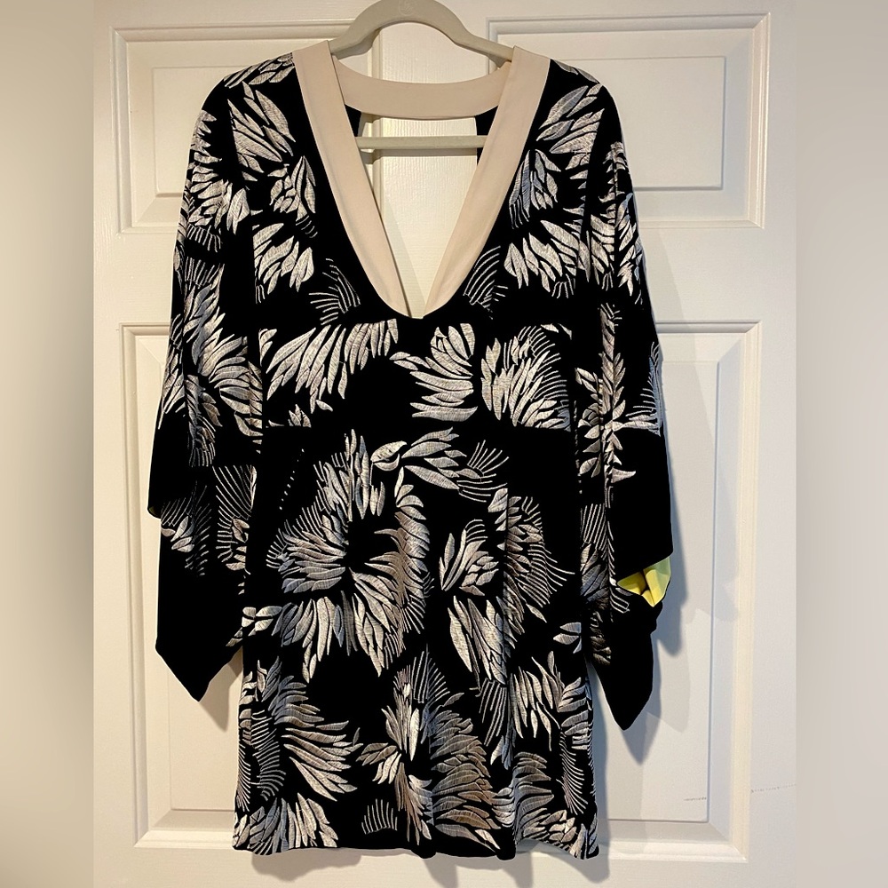 BCBGRunway Ava Kimono, size 4, black and white.